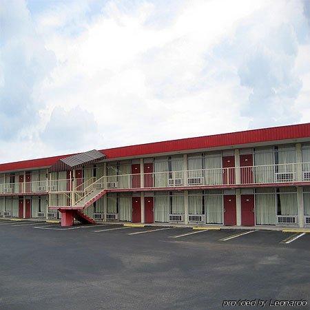 Sands Central Inn Hot Springs Ngoại thất bức ảnh